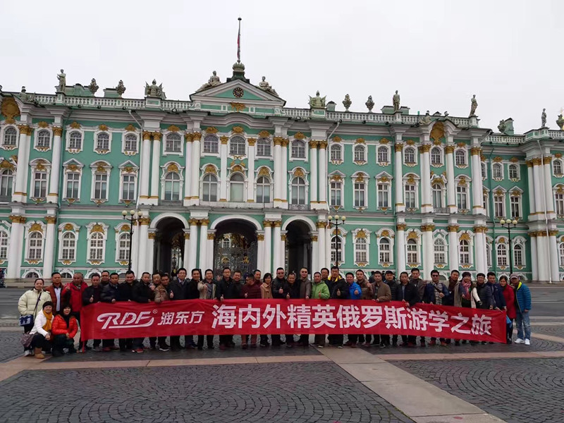 润东方环保空调海内外销售精英俄罗斯游学红场合影